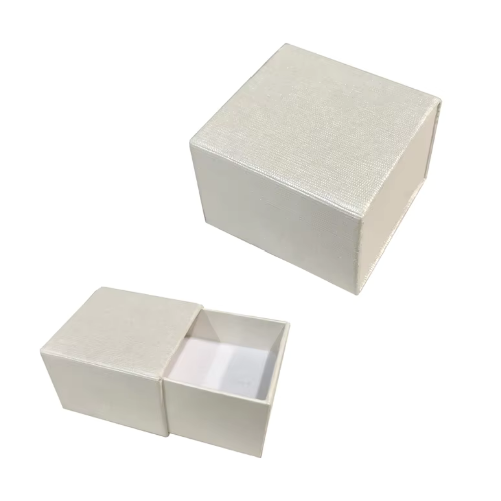 TR MENS RINGS WHITE RING BOX